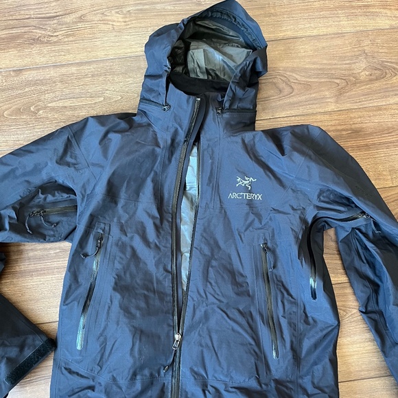 Arc'teryx Other - Men’s Arc’teryx Goretex Rain Jacket - size Medium - Used, Great Condition